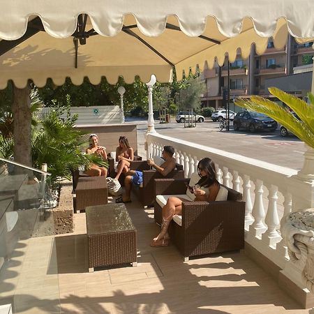 Hotel Caesar Paladium Ріміні Екстер'єр фото