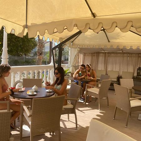 Hotel Caesar Paladium Ріміні Екстер'єр фото