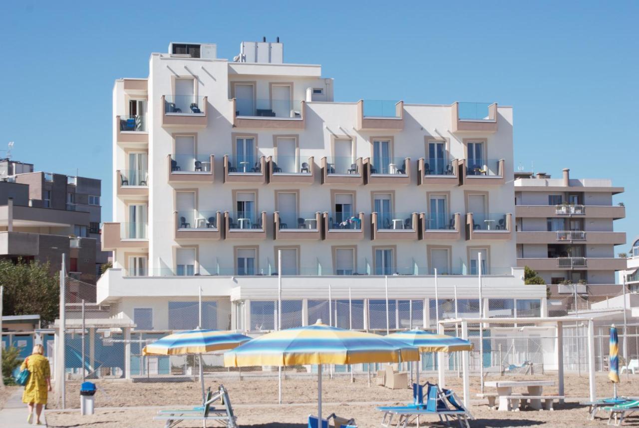 Hotel Caesar Paladium Ріміні Екстер'єр фото