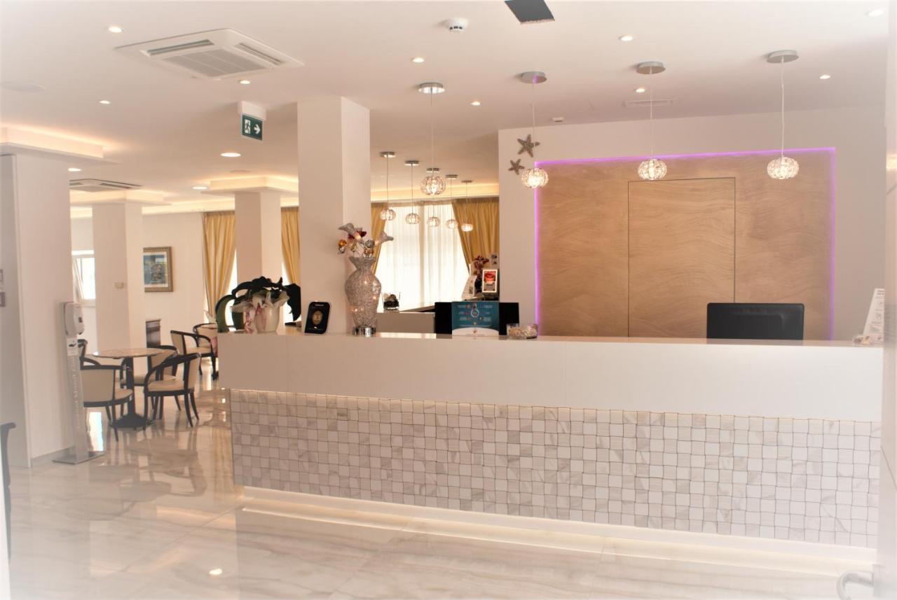 Hotel Caesar Paladium Ріміні Екстер'єр фото