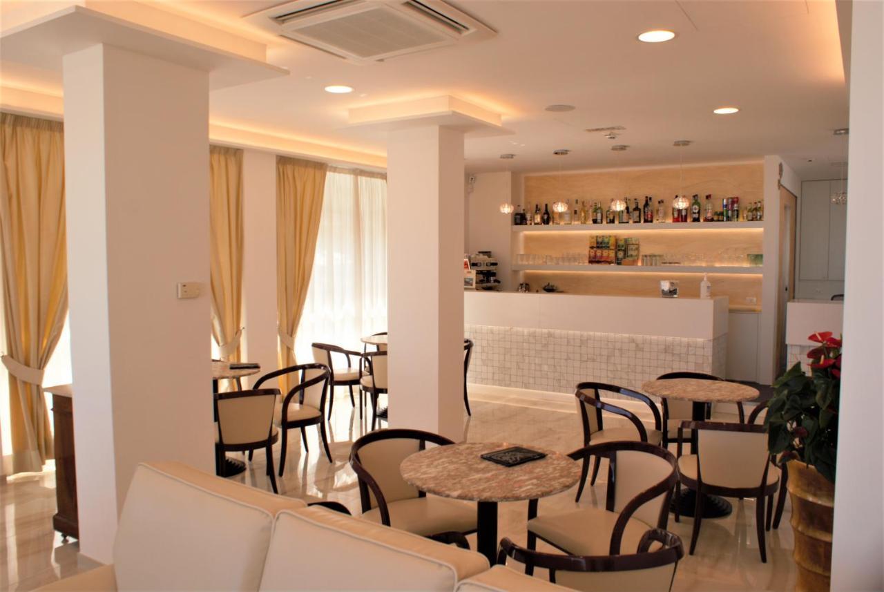 Hotel Caesar Paladium Ріміні Екстер'єр фото