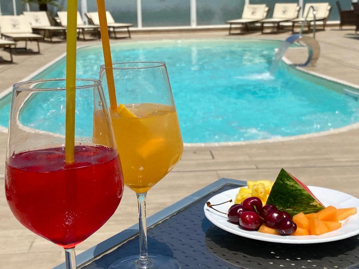 Hotel Caesar Paladium Ріміні Екстер'єр фото