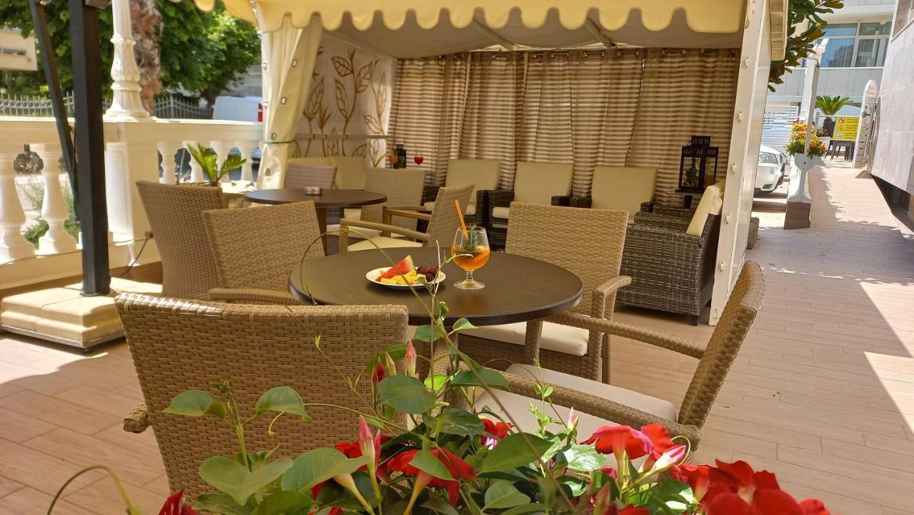 Hotel Caesar Paladium Ріміні Екстер'єр фото