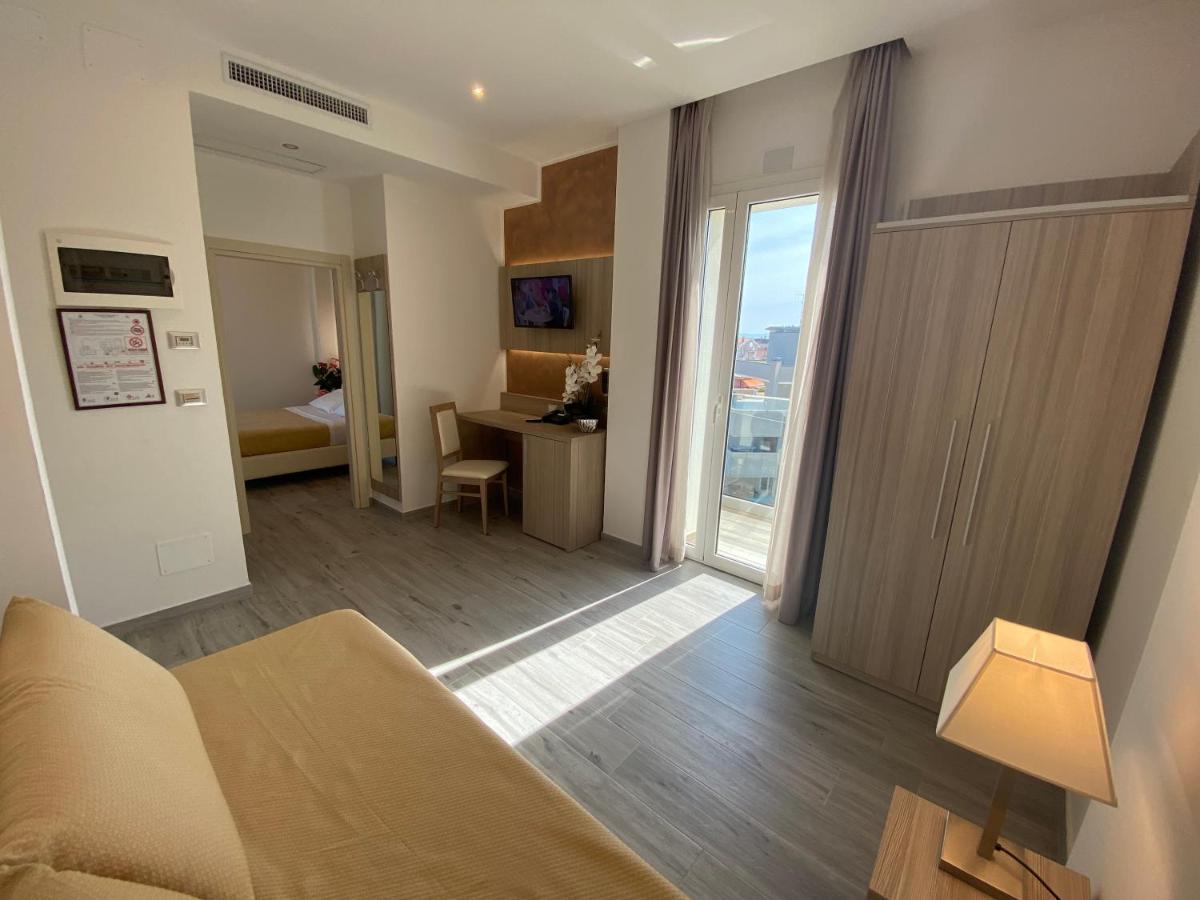 Hotel Caesar Paladium Ріміні Екстер'єр фото