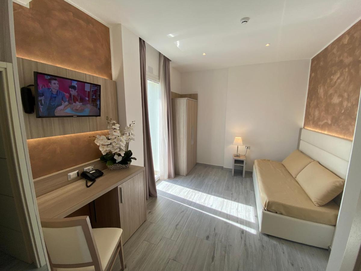 Hotel Caesar Paladium Ріміні Екстер'єр фото