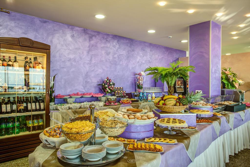 Hotel Caesar Paladium Ріміні Екстер'єр фото