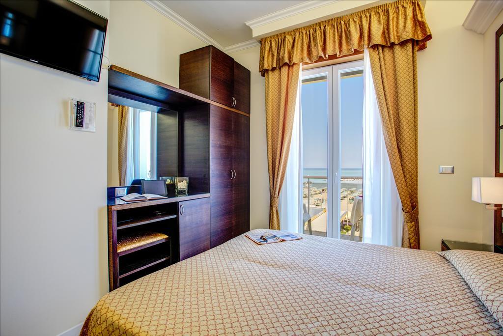 Hotel Caesar Paladium Ріміні Номер фото
