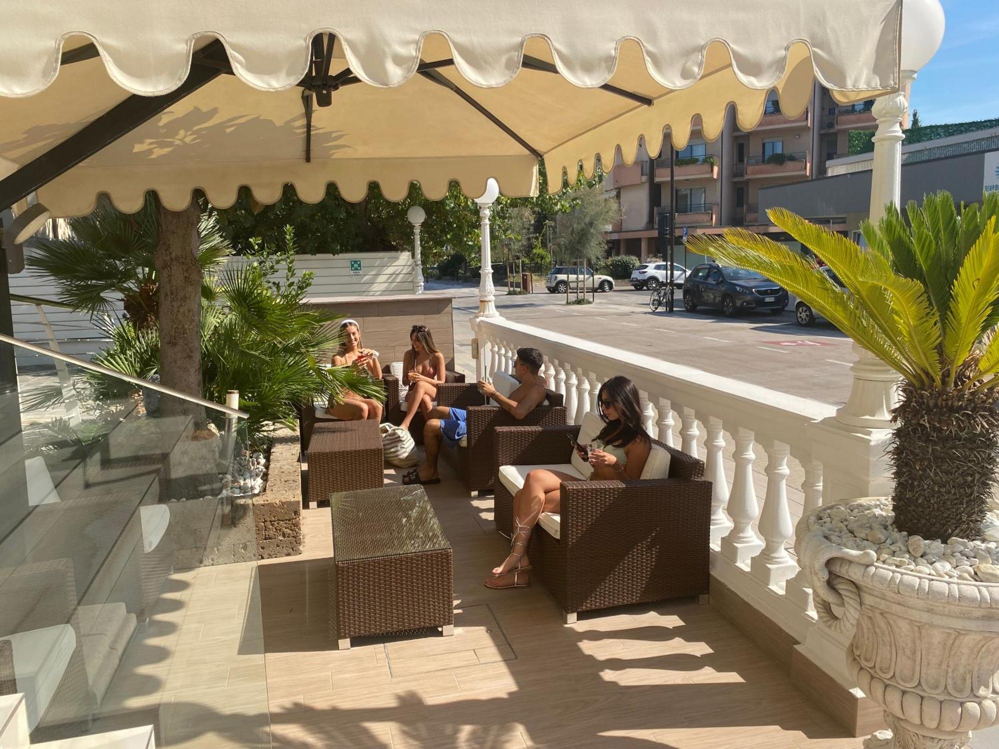 Hotel Caesar Paladium Ріміні Екстер'єр фото