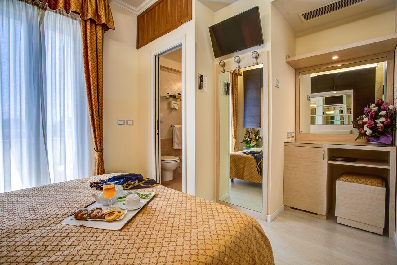 Hotel Caesar Paladium Ріміні Екстер'єр фото
