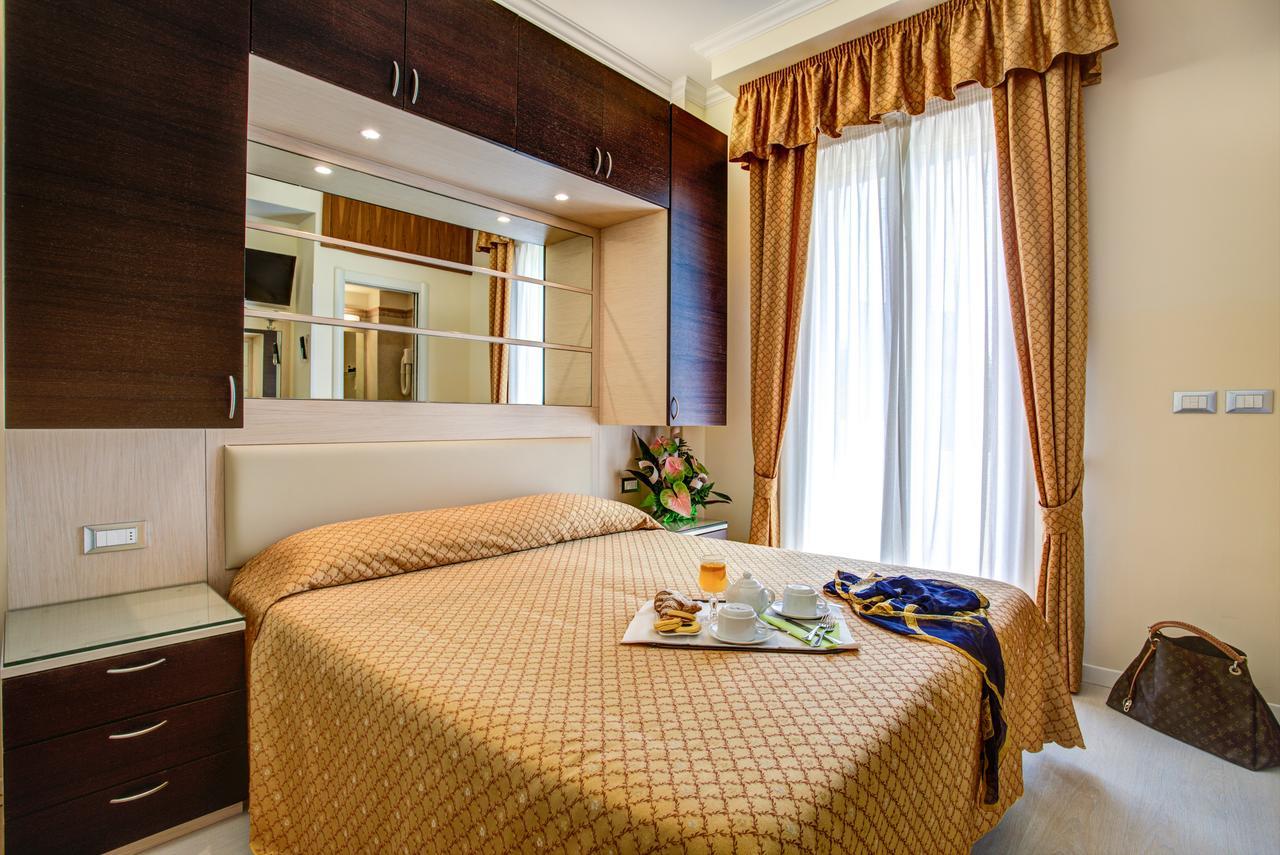 Hotel Caesar Paladium Ріміні Екстер'єр фото